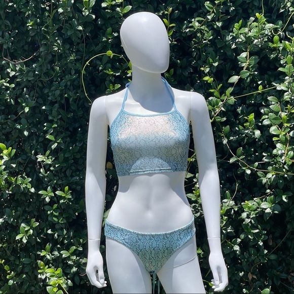 💋NWT CLUB Exx Dolls Kill Hypnotic Hype Blue Foiled Ruched Shorts and Top 2 Pc - Picture 1 of 14